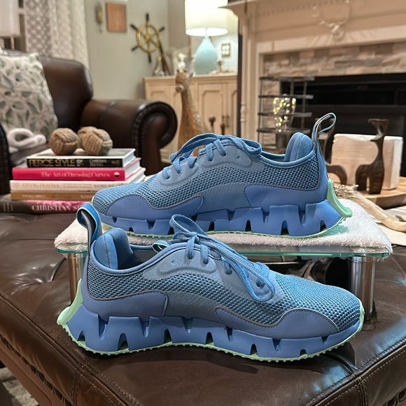 Reebok Women’s Zig Dynamica Adventure Sneaker, Blue/Mint. Size 10 - Picture 5 of 16